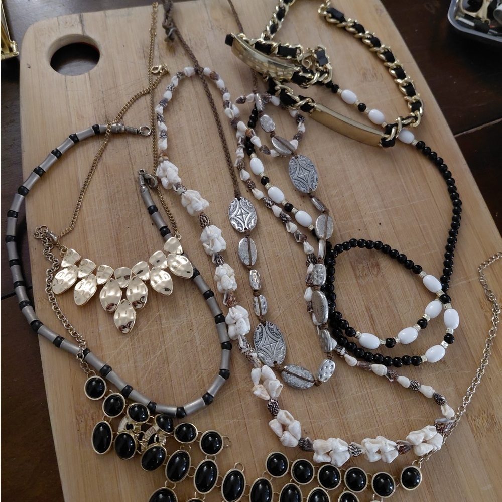 Elegant Gold and Black Necklace Set
